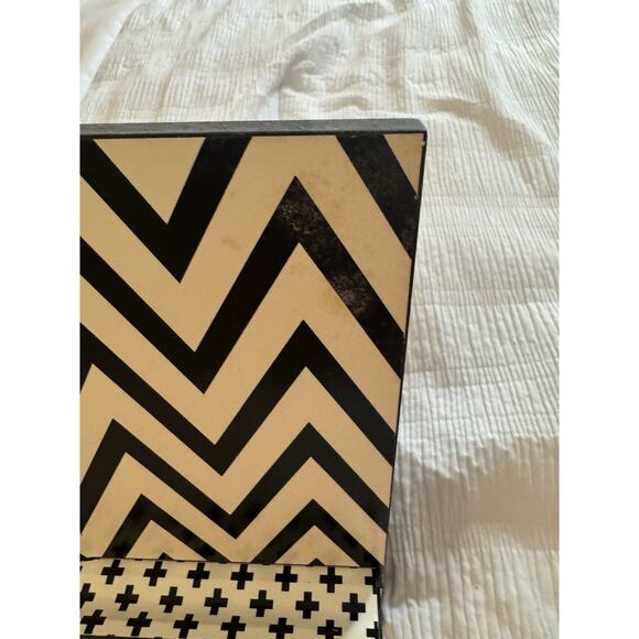 Decorative Stand Chevron Black White Stand Home Decor Chic Classy Display - Picture 5 of 6